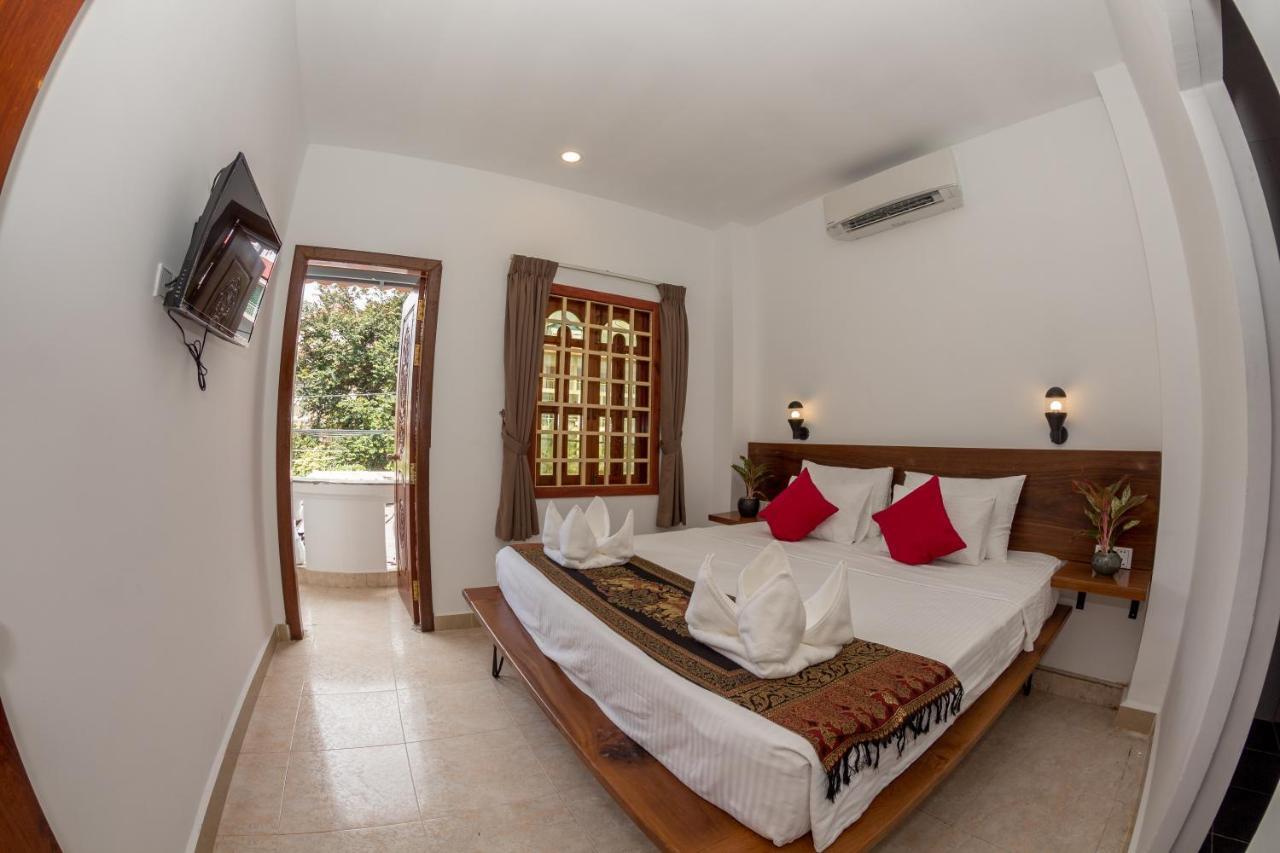 Poolside Villa Phnom Penh Exterior photo