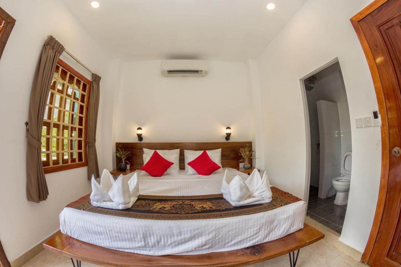 Poolside Villa Phnom Penh Exterior photo