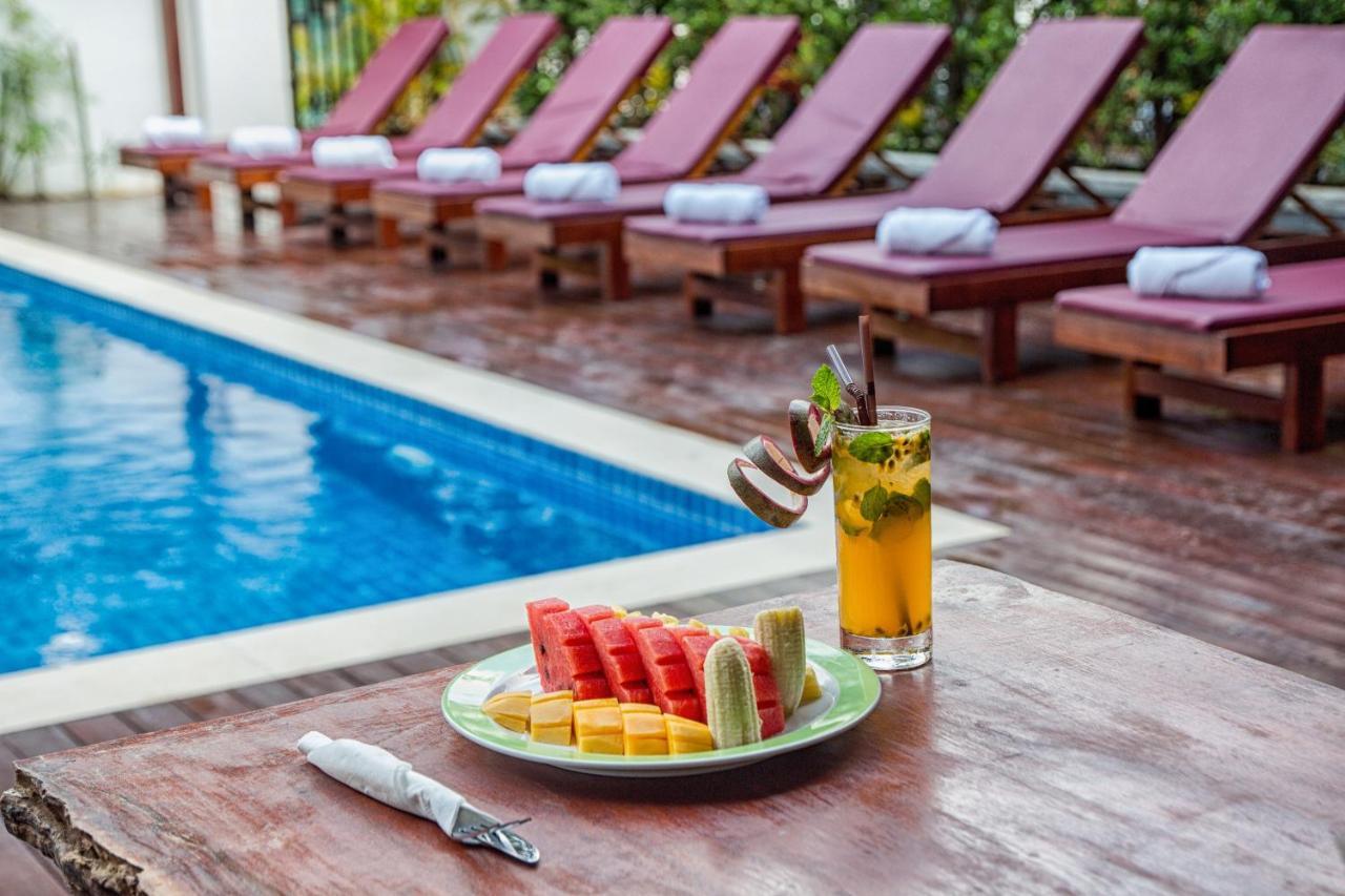 Poolside Villa Phnom Penh Exterior photo
